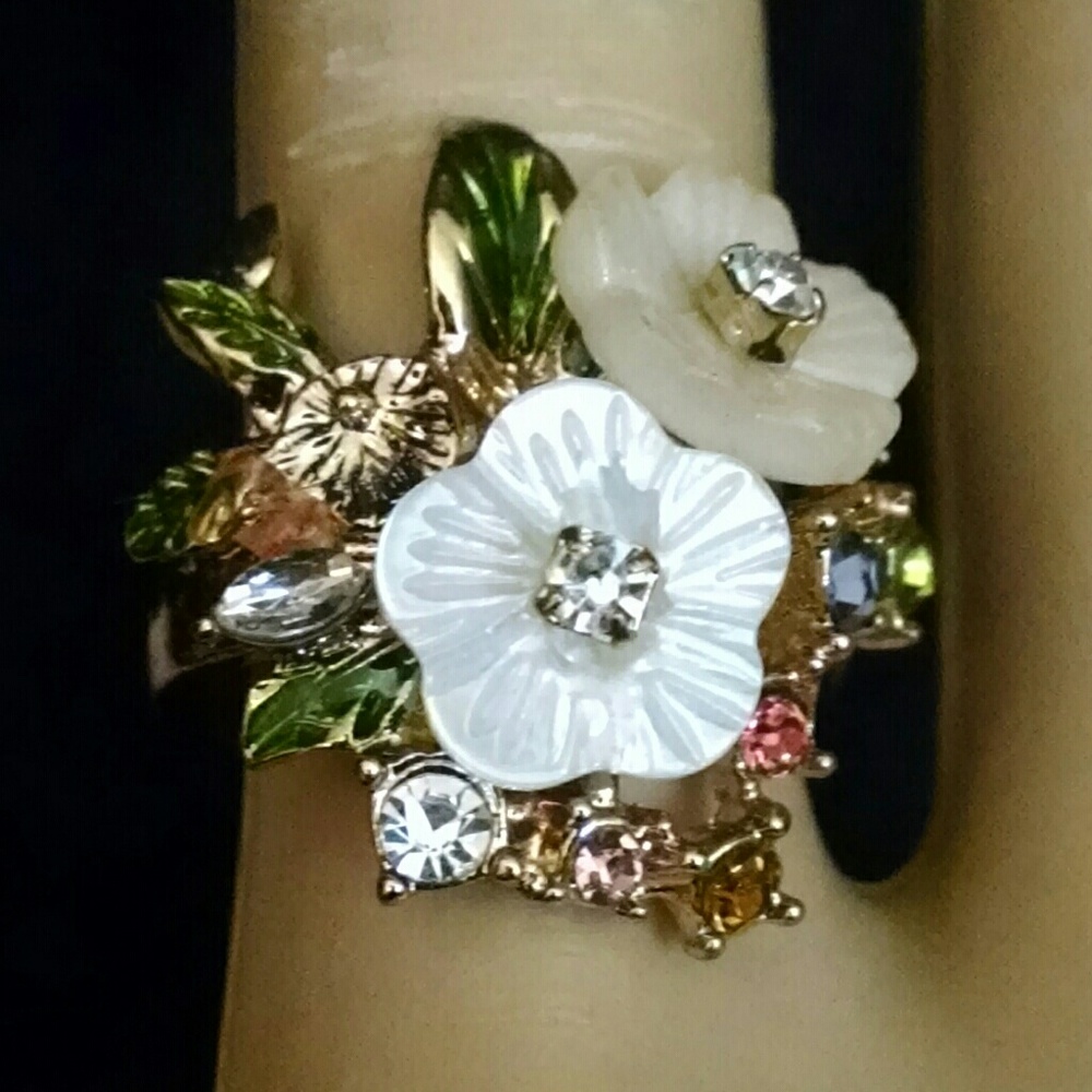 Beautiful Flower Rhinestone Ring - image 1